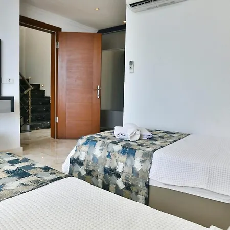 3 Bedroom Luxury Just Above Kalamar Club *