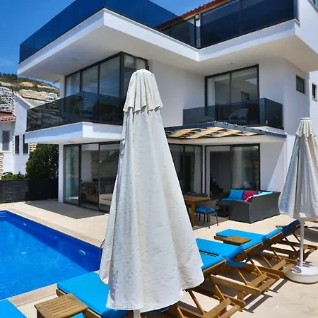 3 Bedroom Luxury Just Above Kalamar Club Villa
