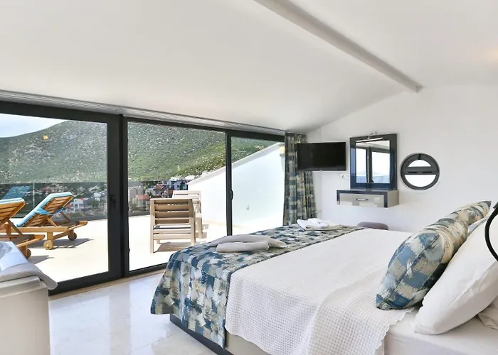 3 Bedroom Luxury Just Above Kalamar Club