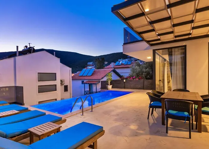 Villa 3 Bedroom Luxury Just Above Kalamar Club